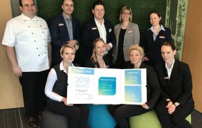 Hotel am Vitalpark erhält Holidaycheck Award 2018, Bild 2/1